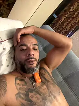 Snapshot of latino2211 chatting on November 2025 11:54:01 PM latino2211 online show from November 2025 11:54:01 PM