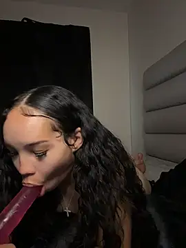 nikkiloveee online show from January 2026 12:37:01 AM