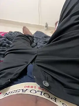 Nazeer8897 online show from October 2025 10:43:02 AM