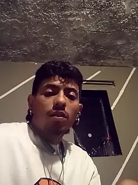 Snapshot of SkinniYamo chatting on March 2026 06:52:01 AM SkinniYamo online show from March 2026 06:52:01 AM