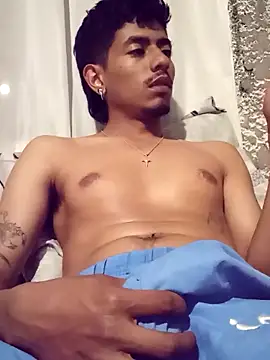 Snapshot of SkinniYamo chatting on March 2026 04:50:01 AM SkinniYamo online show from March 2026 04:50:01 AM