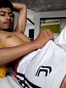 Snapshot of SkinniYamo chatting on March 2026 05:40:01 PM SkinniYamo online show from March 2026 05:40:01 PM