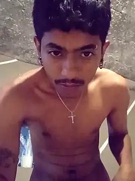 Snapshot of SkinniYamo chatting on April 2026 11:00:01 AM SkinniYamo online show from April 2026 11:00:01 AM