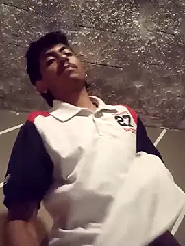 Snapshot of SkinniYamo chatting on April 2026 03:28:02 AM SkinniYamo online show from April 2026 03:28:02 AM