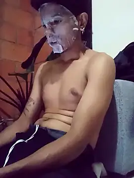 SkinniYamo online show from May 2026 03:56:01 AM
