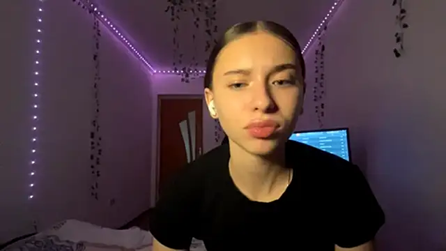 Snapshot of LilithFlamey chatting on November 2025 06:14:01 PM LilithFlamey online show from November 2025 06:14:01 PM