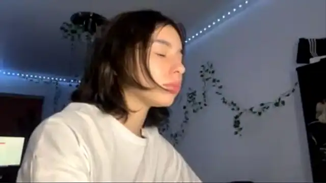 Snapshot of LilithFlamey chatting on November 2025 04:18:01 PM LilithFlamey online show from November 2025 04:18:01 PM