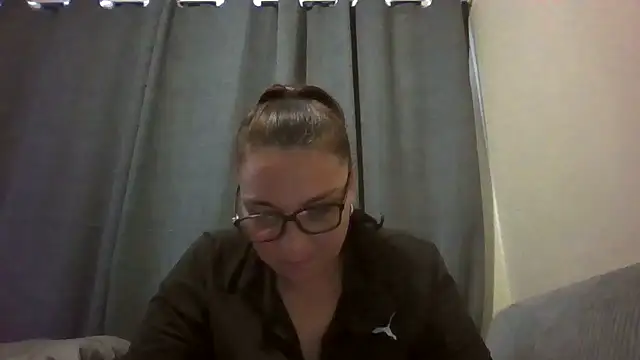 Snapshot of lilMissMarli chatting on April 2026 08:28:02 AM lilMissMarli online show from April 2026 08:28:02 AM