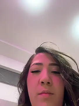 Hannahpradaa  online show from January 2026 11:01:01 AM