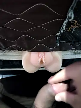 Snapshot of Renatomendes07H chatting on March 2026 11:10:02 PM Renatomendes07H online show from March 2026 11:10:02 PM