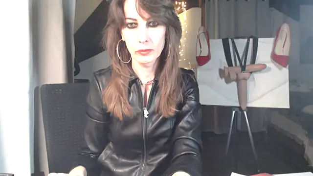 MissDyannis online show from April 2026 07:55:01 PM