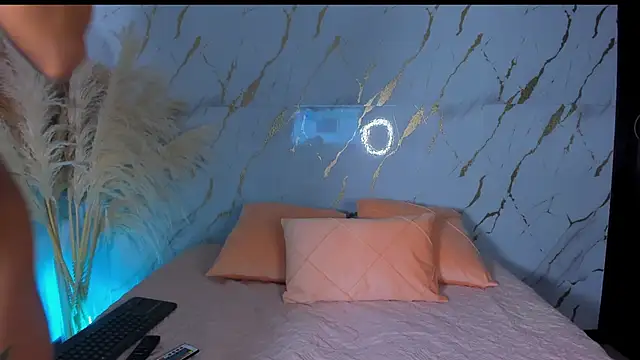 Snapshot of Julig01 chatting on November 2025 01:15:01 AM Julig01 online show from November 2025 01:15:01 AM