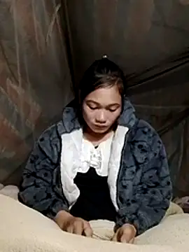 Snapshot of doggy-00 chatting on November 2025 08:00:01 PM doggy-00 online show from November 2025 08:00:01 PM