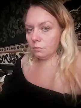 Snapshot of Lana-murr chatting on October 2025 07:09:02 AM Lana-murr online show from October 2025 07:09:02 AM