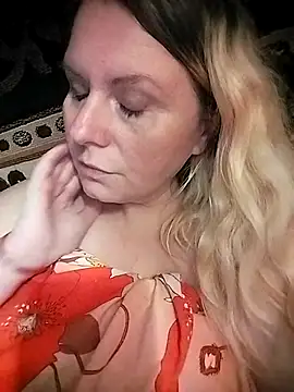 Snapshot of Lana-murr chatting on November 2025 08:13:01 AM Lana-murr online show from November 2025 08:13:01 AM