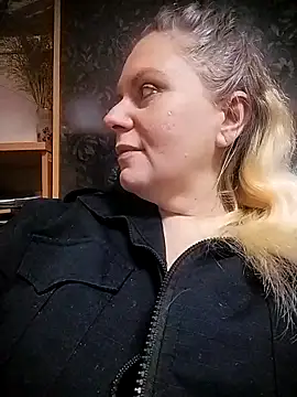 Snapshot of Lana-murr chatting on November 2025 07:02:02 PM Lana-murr online show from November 2025 07:02:02 PM