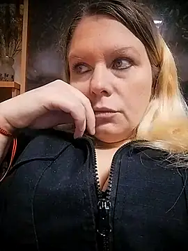 Snapshot of Lana-murr chatting on December 2025 07:27:02 AM Lana-murr online show from December 2025 07:27:02 AM