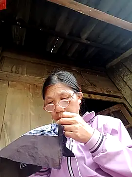 bella-la online show from October 2025 05:42:02 AM