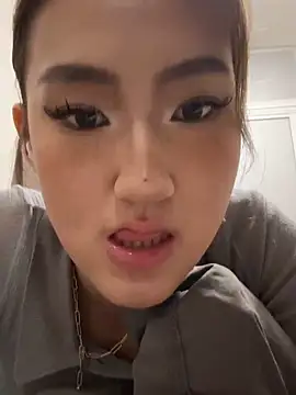 Snapshot of AlishaCheng chatting on March 2026 03:05:04 PM AlishaCheng online show from March 2026 03:05:04 PM