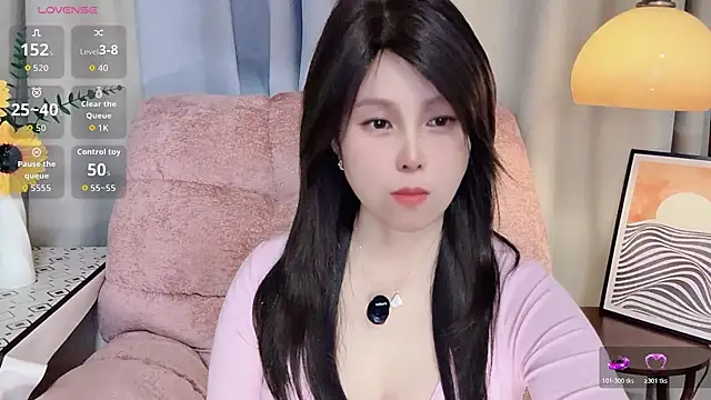 LuckyNana  online show from November 2025 01:02:01 PM