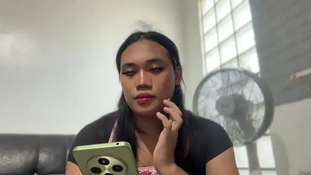 Snapshot of untouchable_mia chatting on November 2025 04:25:01 AM untouchable mia online show from November 2025 04:25:01 AM