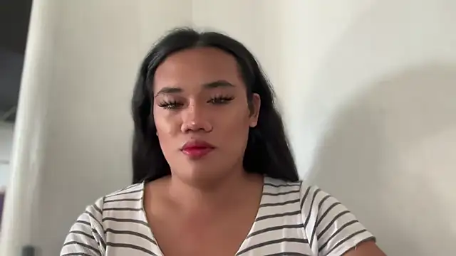 Snapshot of untouchable_mia chatting on November 2025 01:27:01 AM untouchable mia online show from November 2025 01:27:01 AM