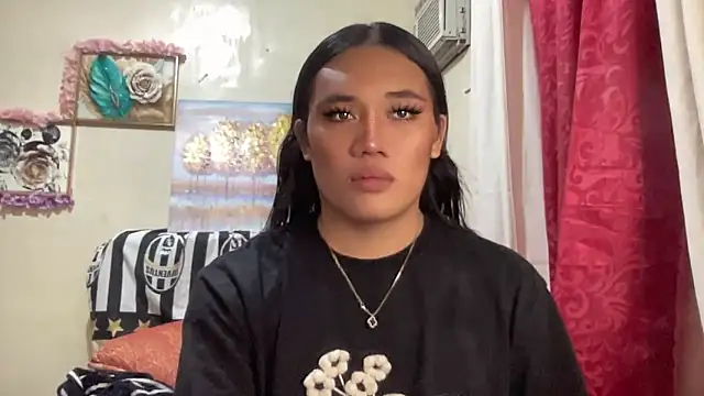 Snapshot of untouchable_mia chatting on November 2025 05:47:02 PM untouchable mia online show from November 2025 05:47:02 PM