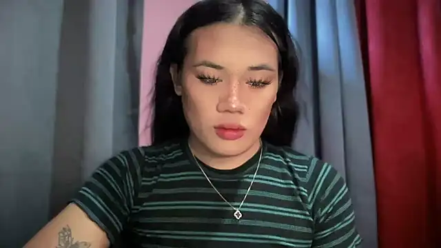 Snapshot of untouchable_mia chatting on November 2025 12:57:01 AM untouchable mia online show from November 2025 12:57:01 AM