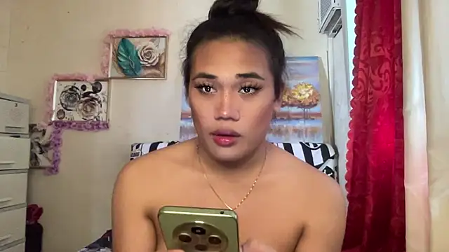 Snapshot of untouchable_mia chatting on December 2025 01:14:02 AM untouchable mia online show from December 2025 01:14:02 AM