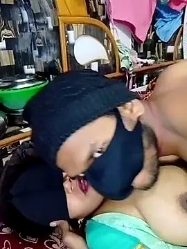 hot couple 000 online show from December 2025 02:46:02 PM