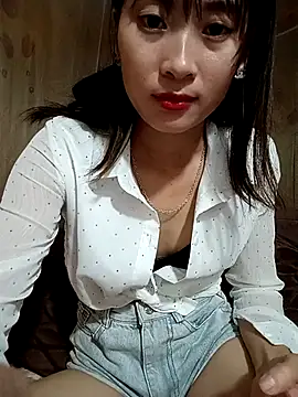 Snapshot of Em_xinh01 chatting on November 2025 05:24:01 PM Em xinh01 online show from November 2025 05:24:01 PM