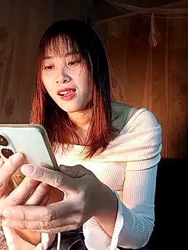 Snapshot of Em_xinh01 chatting on December 2025 12:14:02 PM Em xinh01 online show from December 2025 12:14:02 PM