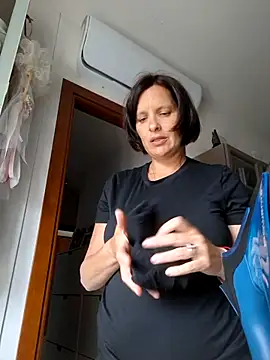 Piediniecollant online show from May 2026 01:30:01 PM