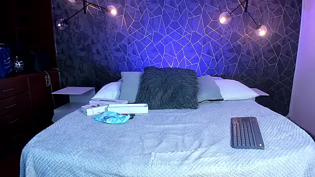 Snapshot of Thalynn_angels chatting on November 2025 08:29:01 PM Thalynn angels online show from November 2025 08:29:01 PM