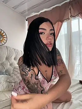Snapshot of VioletEvanzz chatting on November 2025 05:28:02 PM VioletEvanzz online show from November 2025 05:28:02 PM