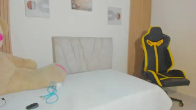 Snapshot of little_emiily_ chatting on November 2025 09:58:01 PM little emiily online show from November 2025 09:58:01 PM