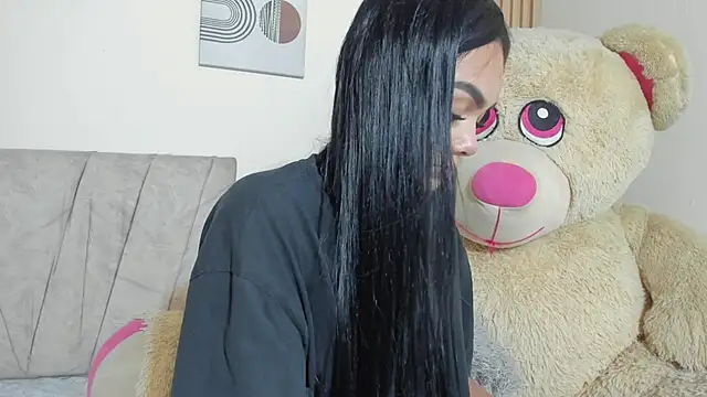 Snapshot of little_emiily_ chatting on November 2025 10:30:02 PM little emiily online show from November 2025 10:30:02 PM