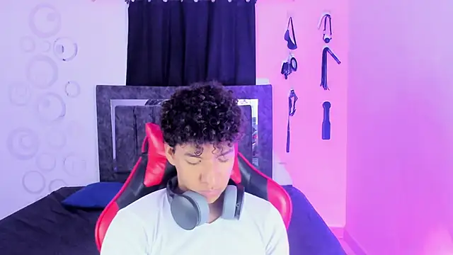 Snapshot of Maximiliano_Khalil chatting on November 2025 07:23:02 PM Maximiliano Khalil online show from November 2025 07:23:02 PM