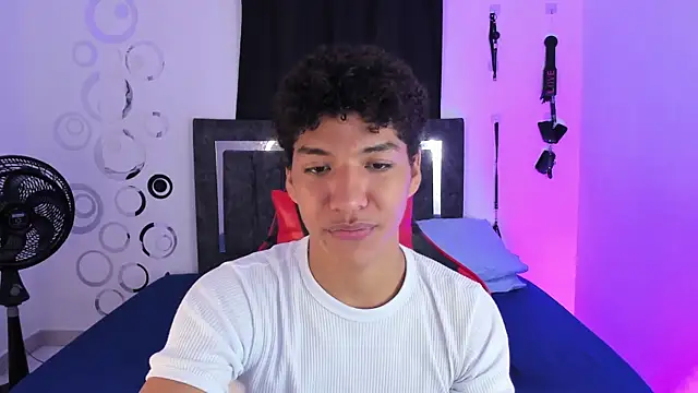 Snapshot of Maximiliano_Khalil chatting on November 2025 07:47:01 PM Maximiliano Khalil online show from November 2025 07:47:01 PM