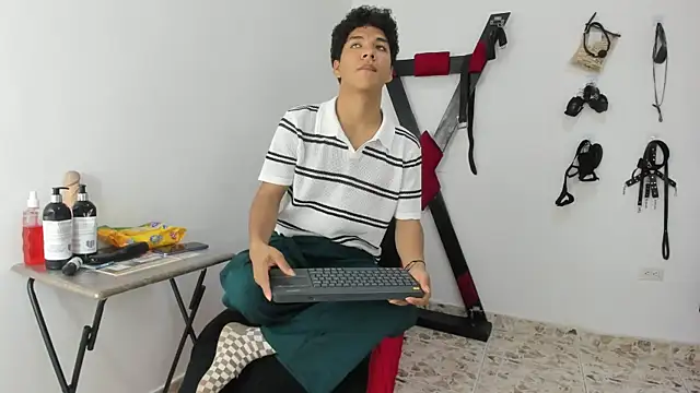 Snapshot of Maximiliano_Khalil chatting on November 2025 08:22:02 PM Maximiliano Khalil online show from November 2025 08:22:02 PM