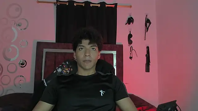 Snapshot of Maximiliano_Khalil chatting on December 2025 07:20:02 PM Maximiliano Khalil online show from December 2025 07:20:02 PM