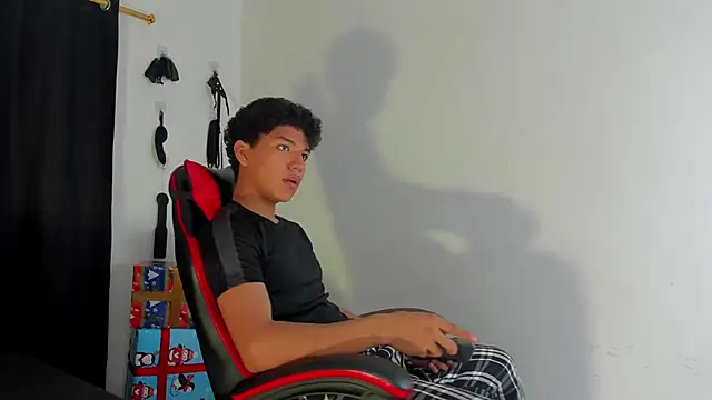 Snapshot of Maximiliano_Khalil chatting on December 2025 07:51:01 PM Maximiliano Khalil online show from December 2025 07:51:01 PM