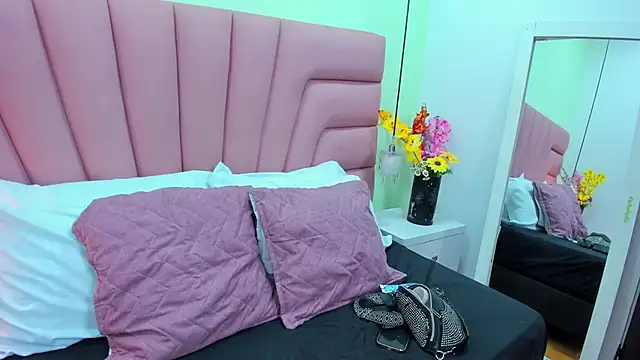 Kim Luna1 online show from December 2025 03:57:01 AM