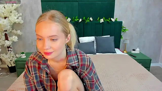 Melanie Ryer online show from November 2025 01:37:01 AM