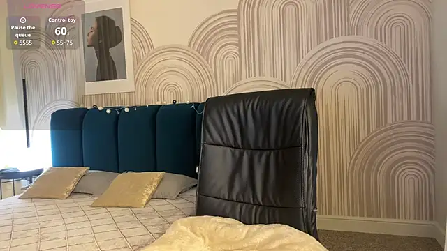 Snapshot of R_I_N_A chatting on December 2025 01:03:02 AM R I N A online show from December 2025 01:03:02 AM