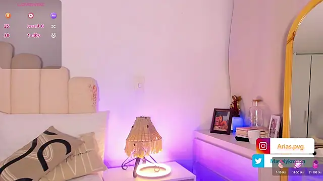 Snapshot of Manelyk__moon chatting on November 2025 01:37:01 AM Manelyk moon online show from November 2025 01:37:01 AM