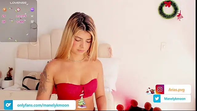 Snapshot of Manelyk__moon chatting on December 2025 03:41:02 PM Manelyk moon online show from December 2025 03:41:02 PM