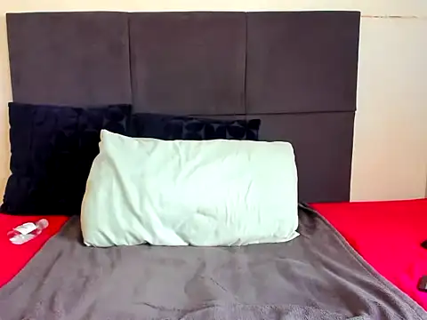 Snapshot of ThickLeeyanaXX chatting on November 2025 01:55:01 PM ThickLeeyanaXX online show from November 2025 01:55:01 PM