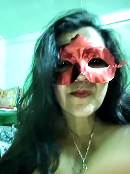 Snapshot of LOVE__RANI chatting on February 2026 11:18:01 AM LOVE RANI online show from February 2026 11:18:01 AM