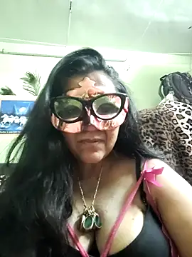 Snapshot of LOVE__RANI chatting on April 2026 07:15:02 AM LOVE RANI online show from April 2026 07:15:02 AM